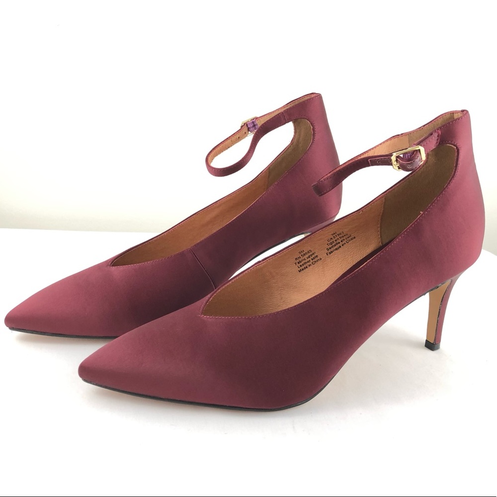 NEW🌟HALOGEN Satin ankle strap pumps